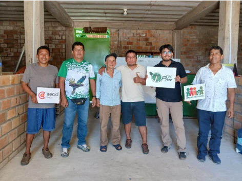 El bosque que alimenta al cacao: familias convierten microorganismos naturales en aliados de la producción